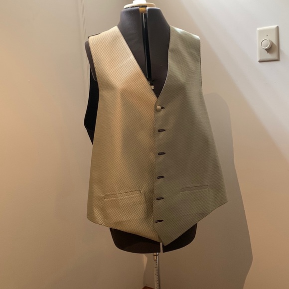 Gold vest - Picture 1 of 4